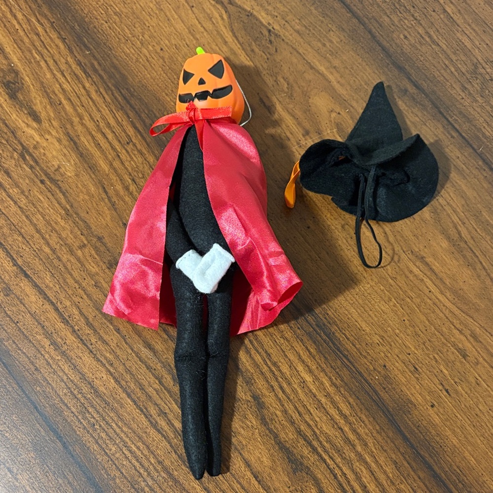 Pumpkin Shelf Doll - Witch hat - Picture 2 of 10